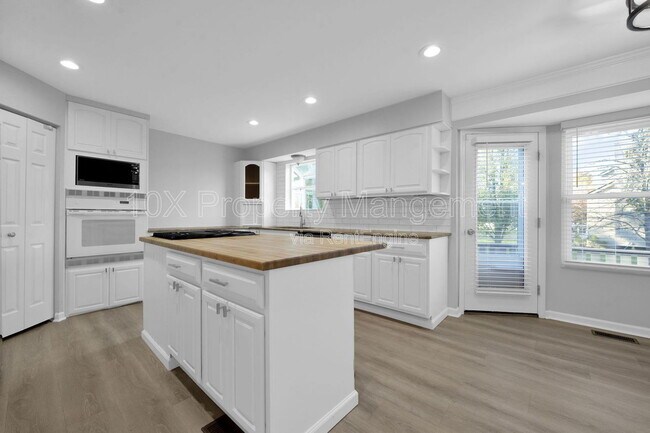 Building Photo - 96 Chenango Dr