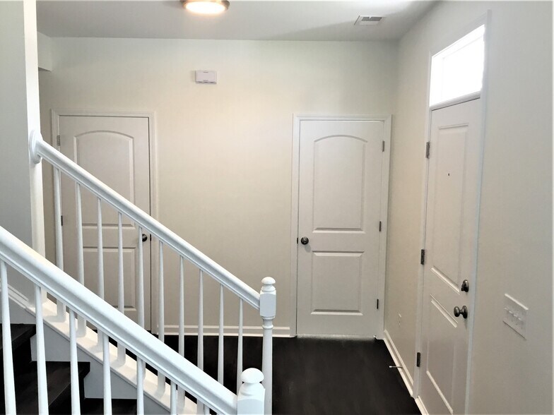 Building Photo - 95 Gentry Way