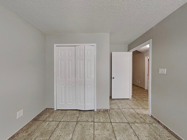 Building Photo - 266 Magellan Dr