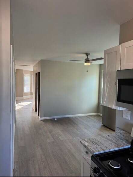 Building Photo - 545 Rivet St