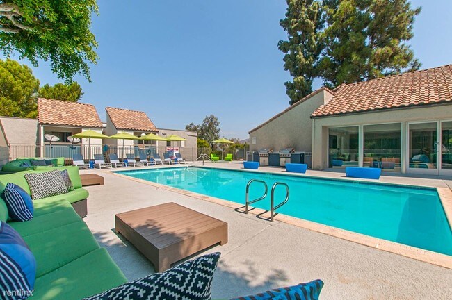 Building Photo - 8517 Paradise Valley Rd