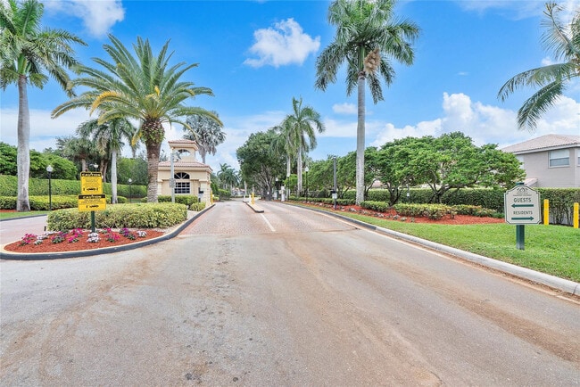 Building Photo - 3527 Chesapeake Cir