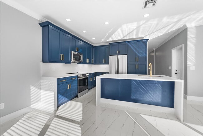 Building Photo - 15580 SW 49th Ct