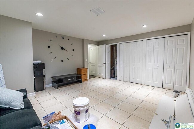 Building Photo - 2512 Gila Dr