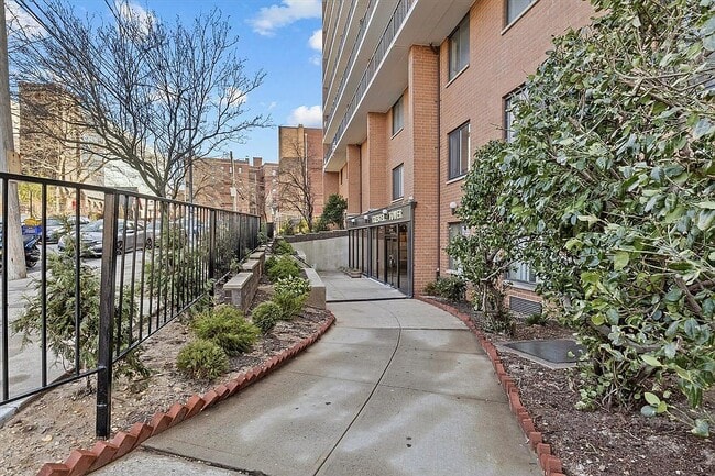 Building Photo - 23-22 30th Rd