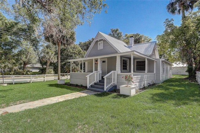 Building Photo - 246 N Oak Ave