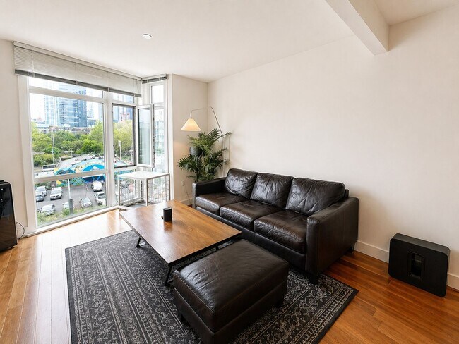 Building Photo - 1bd/1.5ba Seattle Condo
