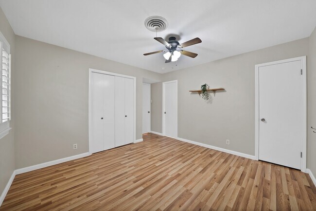 Building Photo - 526 Waggoner Dr