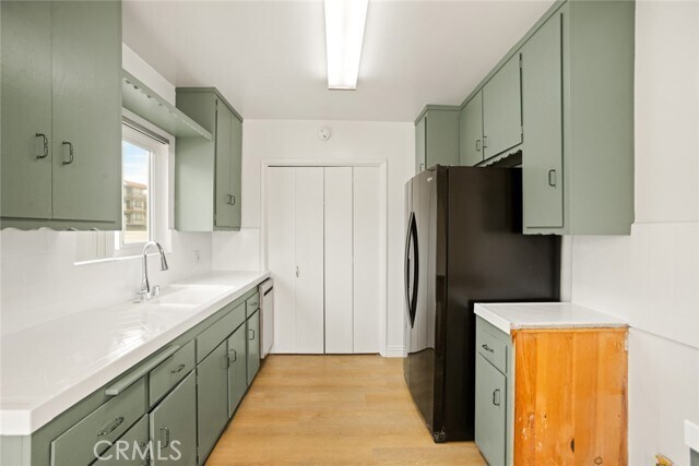 Building Photo - 740 W 27th St