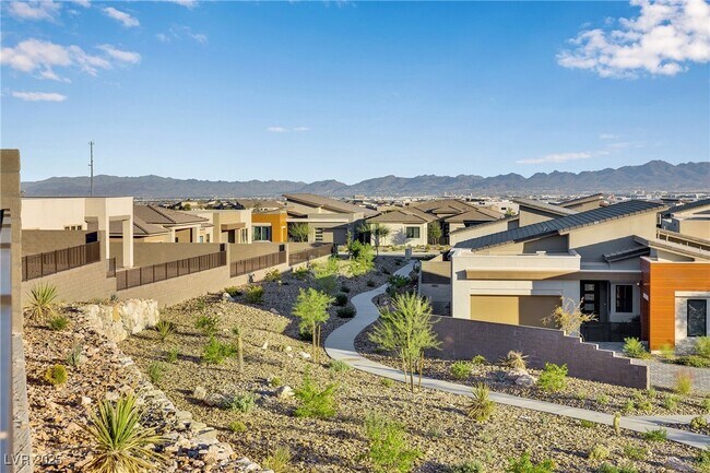 Building Photo - 11079 Rolling Vista Dr