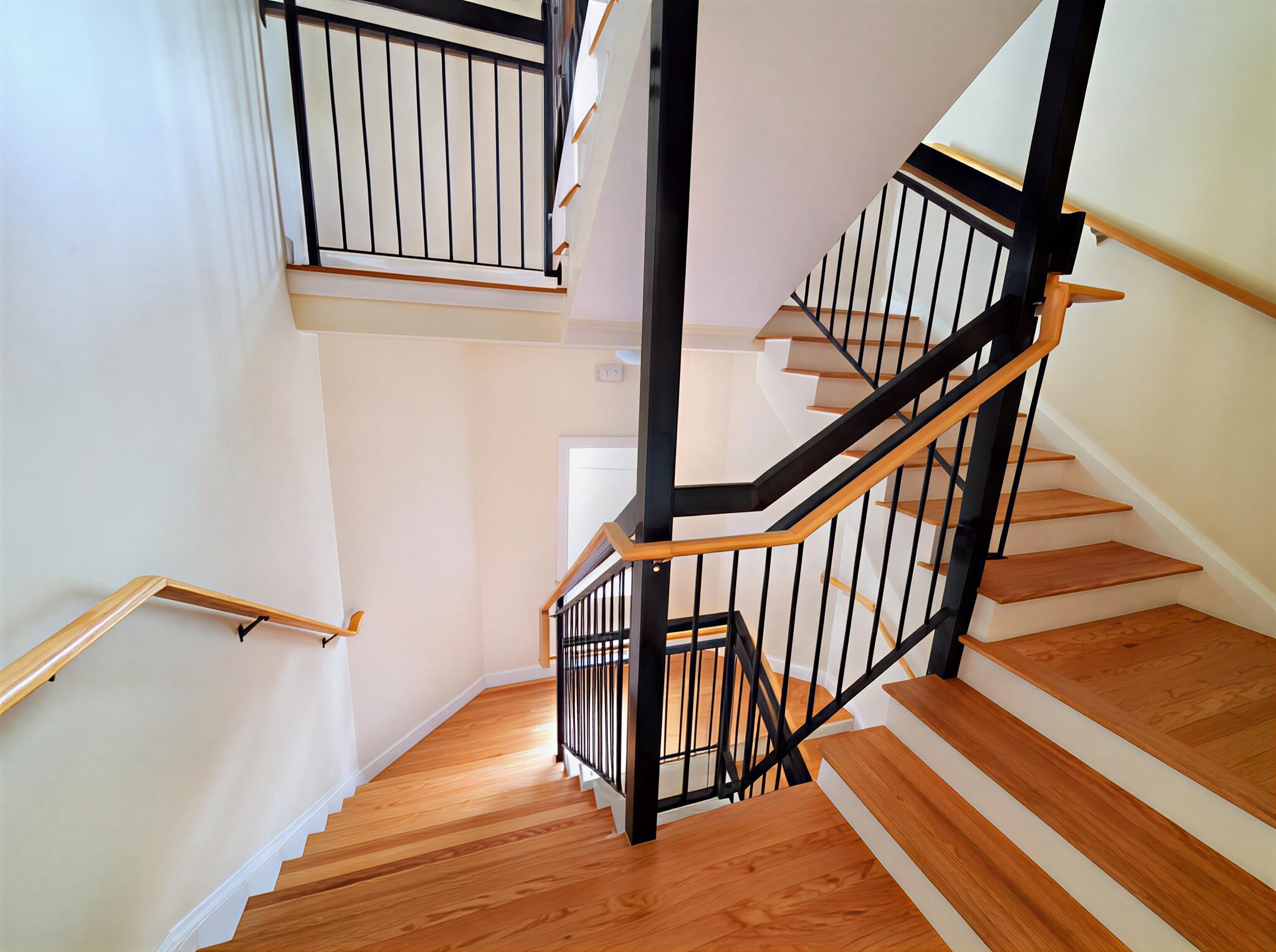 Building Photo - 159 Elm St