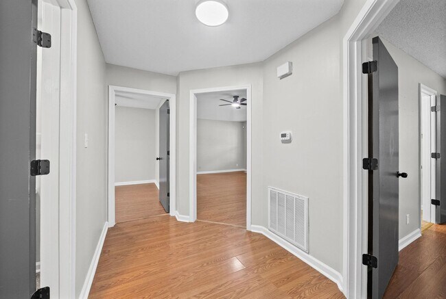 Building Photo - 3 Bedroom 1 1/2 Bath Renovated Home For Rent!