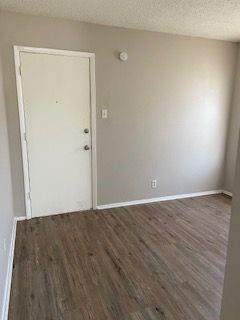 Building Photo - 5433 Encino Rd