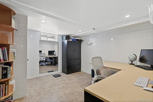Building Photo - 164 Nelson Rd