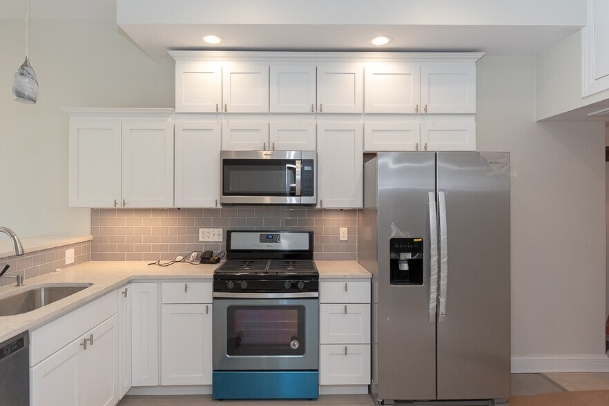 Building Photo - 1637 N Clybourn Ave