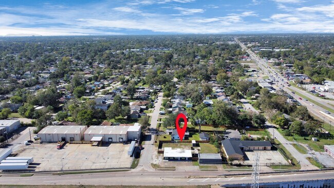 Building Photo - 11605 W Hardy Rd