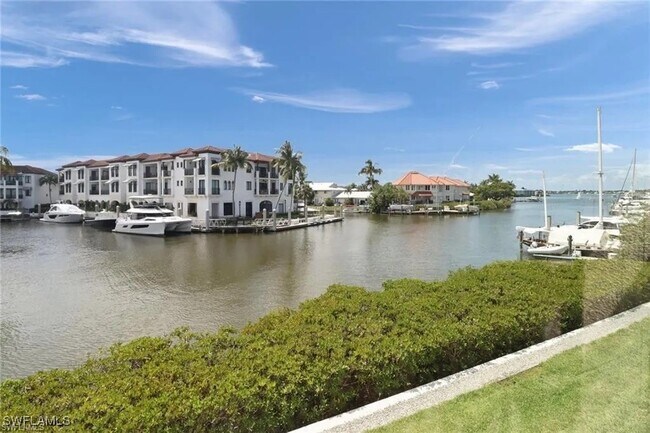 Building Photo - 805 River Point Dr