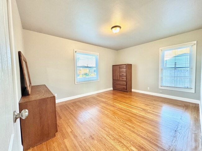 Building Photo - 2536 W Ave 130th