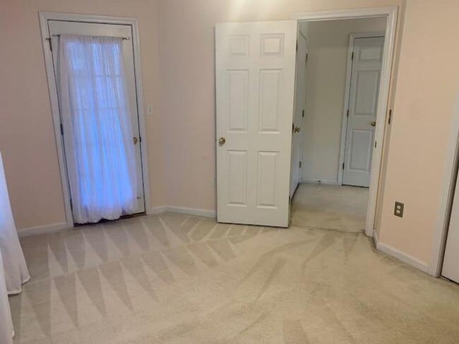 Building Photo - 110 Park Oaks Ct