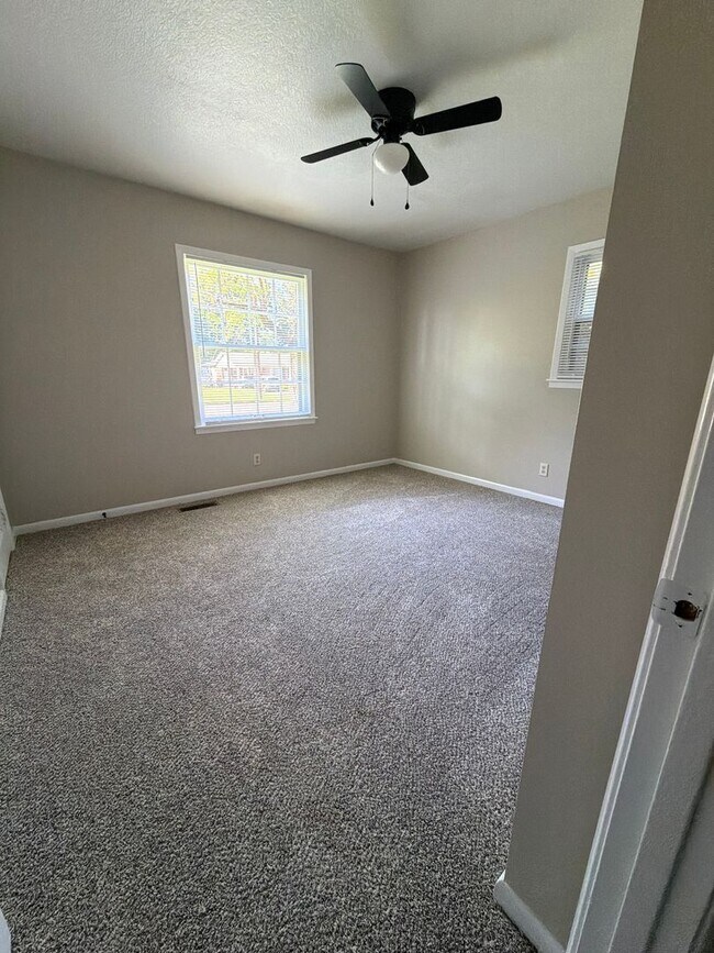Building Photo - Newly Updated! Available Now! A Perfect Family home-  in HUMBOLDT TN!