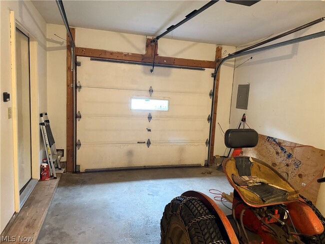 Building Photo - 4044 Mogadore Rd