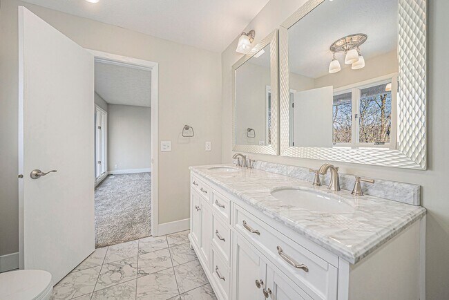 Building Photo - Beautiful Home in Ponca Hills