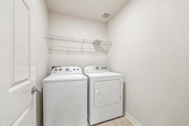 Building Photo - 431 Mantova Dr