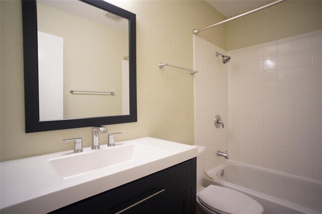 Building Photo - 12725 Dakota Ln