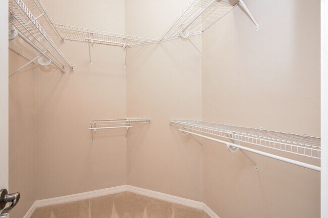 Building Photo - Spacious 4BR + Office Home with Pool in Garison Way