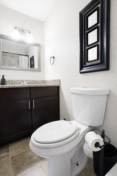 Building Photo - 2918 Antique Oaks Cir