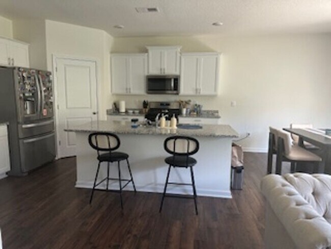 Building Photo - Knoxville 37932 - FULLY FURNISHED $3,300.0...