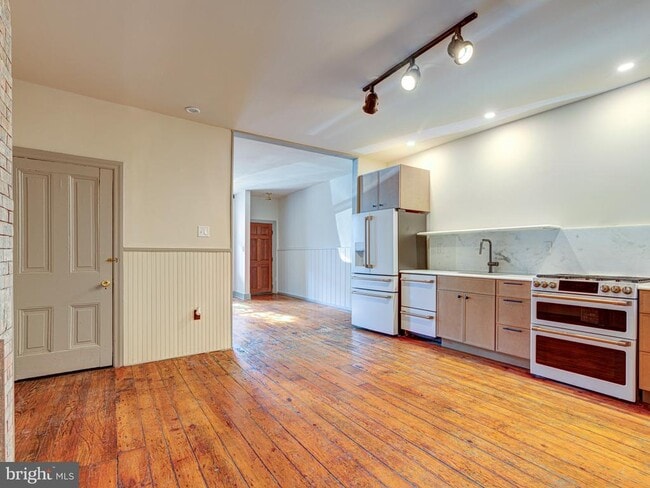 Building Photo - 1439 N Howard St