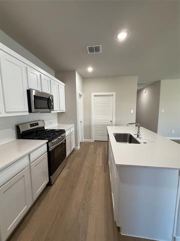 Building Photo - 718 Tidal Dr