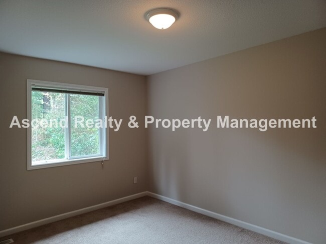 Building Photo - Gorgeous Updated Murrayhill Area 4 Bed on ...