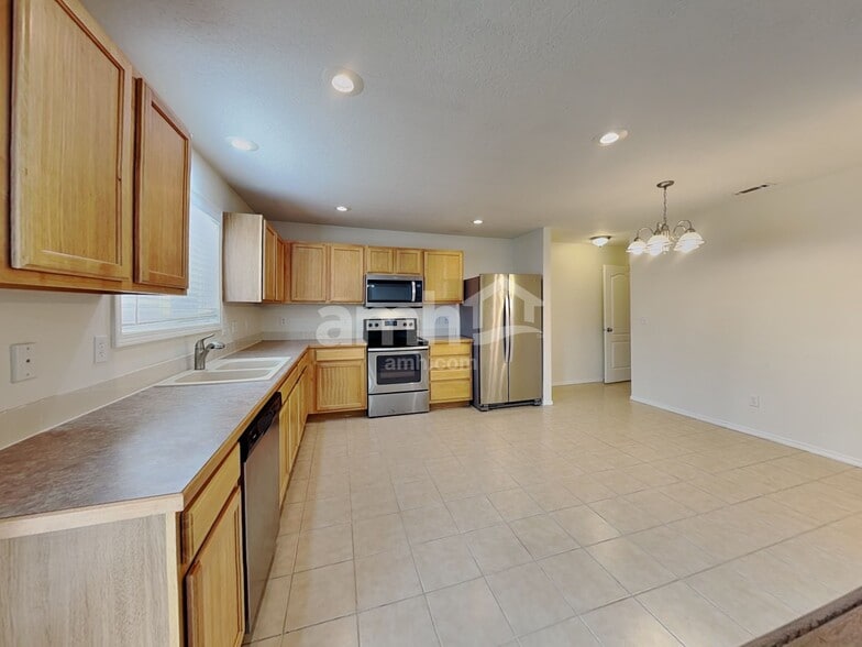 Building Photo - 9551 W Portola Dr