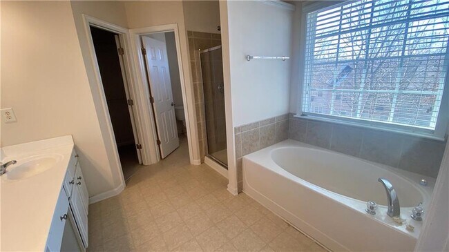 Building Photo - 2036 Fosco Dr NW