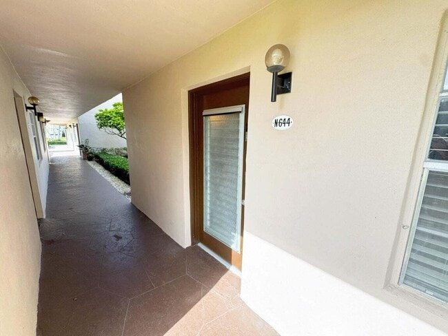 Building Photo - 644 Normandy Ln