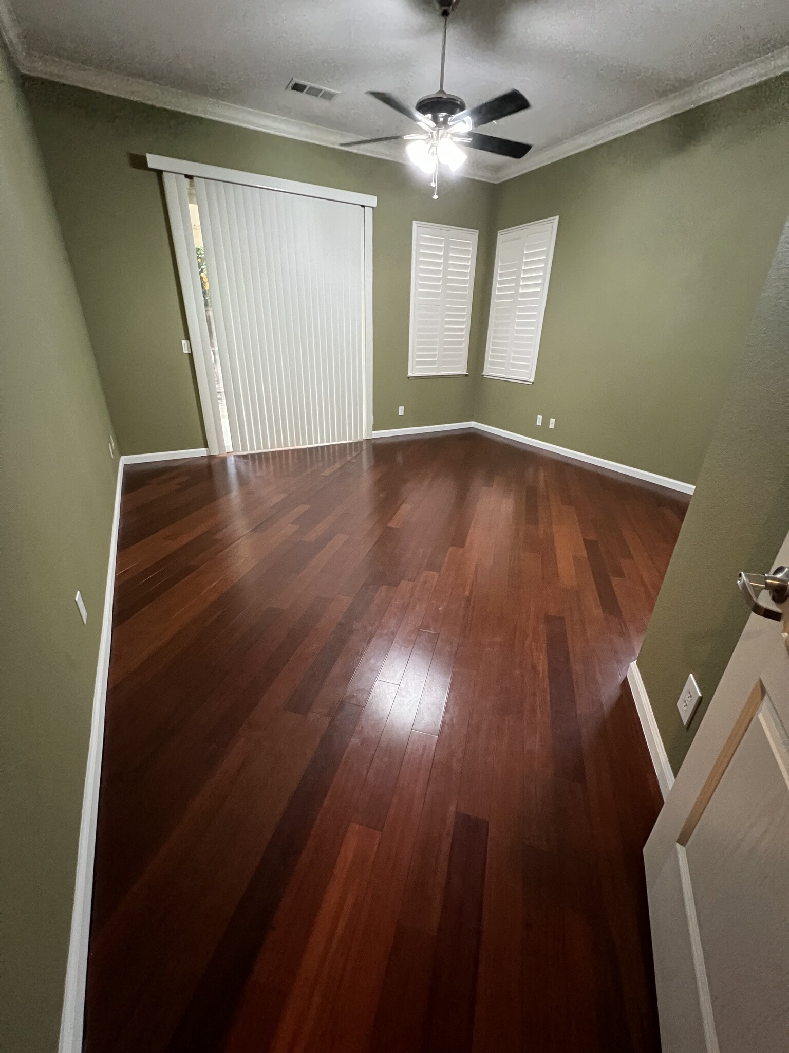 Master bedroom - 5909 Silveroak Cir