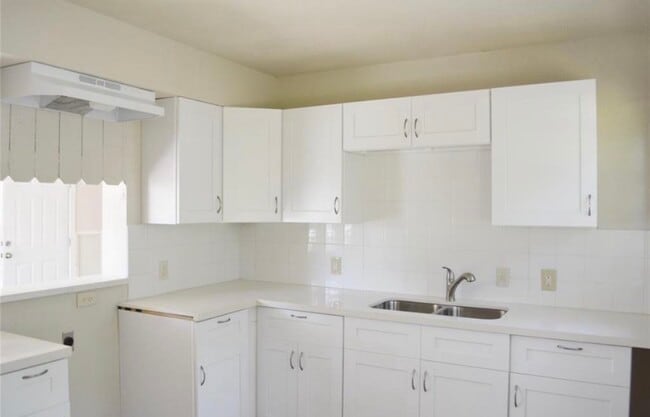 Building Photo - 2514 Lynnfield St