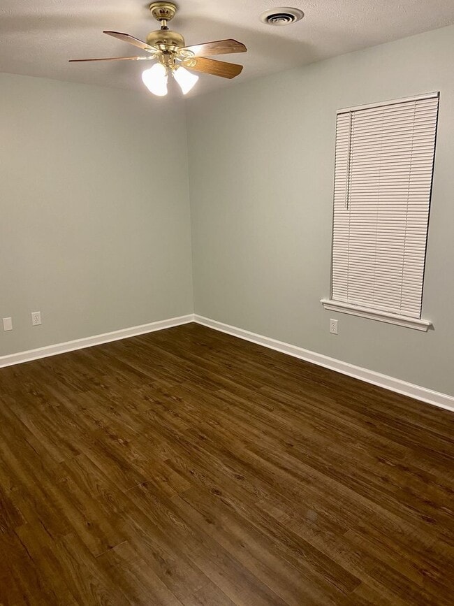 Building Photo - Cozy Home Close to MTSU