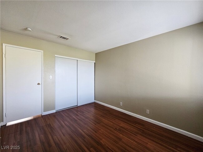 Building Photo - 5357 Del Gado Dr