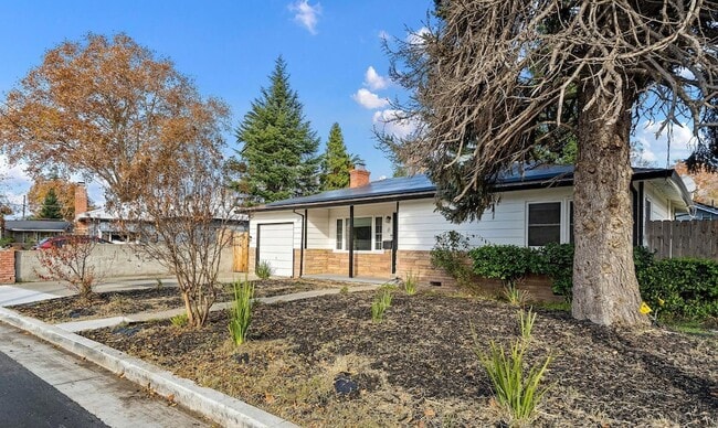 Building Photo - 8 17th St