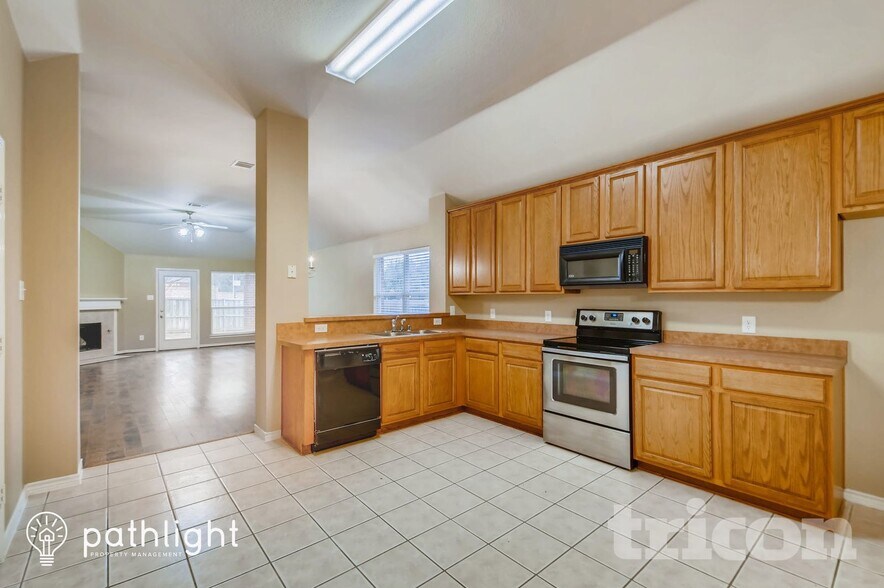 Building Photo - 2921 Gabriel Dr