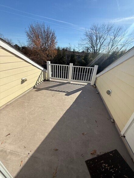 Building Photo - 20 Boucher Pl