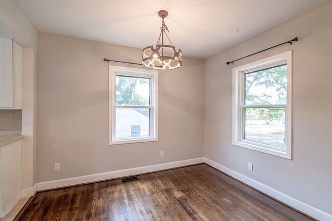 Building Photo - Charming Renovated 2BR Home in Revolution Park – Minutes from Uptown Charlotte!