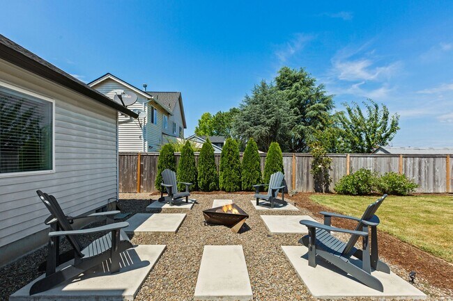 Building Photo - 753 SE Boysen Ln