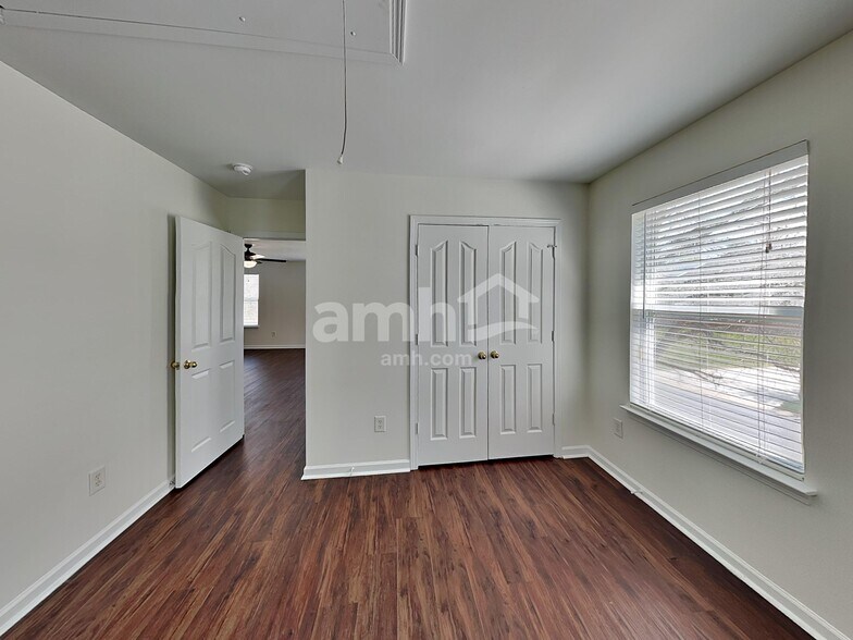 Building Photo - 104 Thorsen Dr