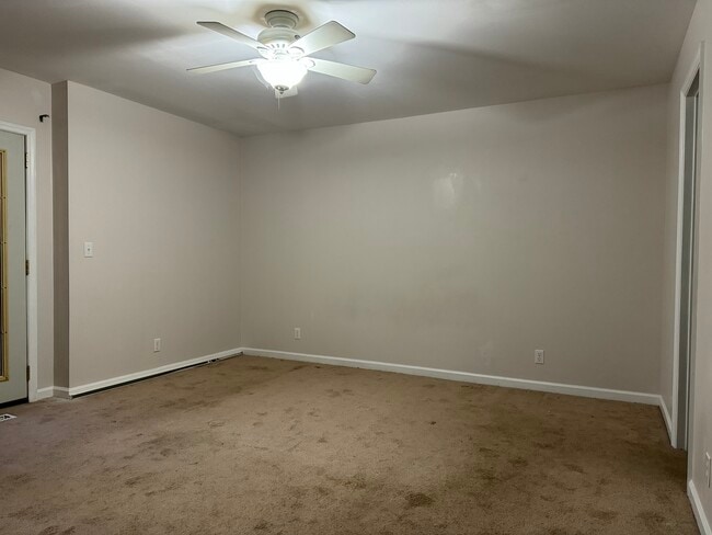 Building Photo - 311 Carver Ln