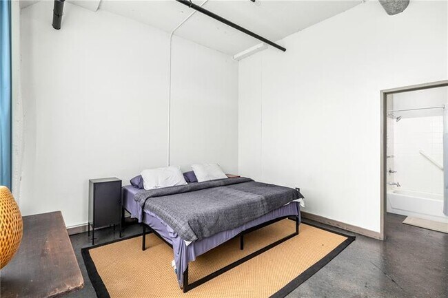 Building Photo - 426 Marietta St NW