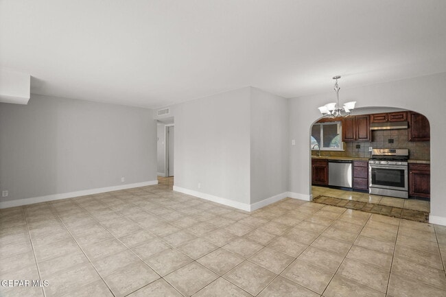 Building Photo - 317 Olivia Cir